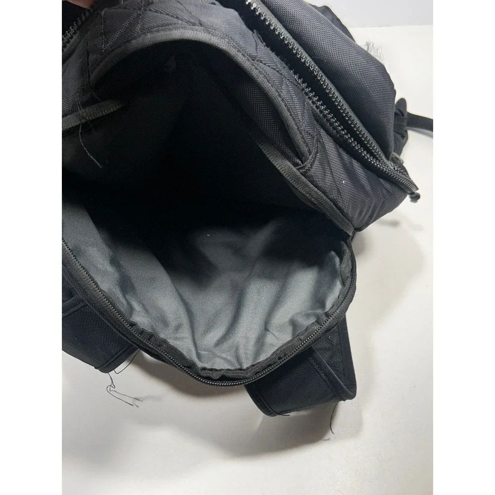 Nike Black Sport Backpack Vertical Zip Padded Straps RN56323